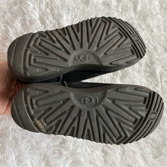 UGG Big Kids Black Boots Size 5 - Picture 5 of 6